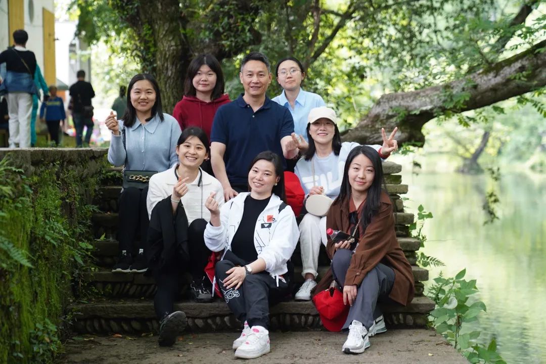 東方龍商務與春天有個約會！集團100余人赴安徽黃山“團建”，太嗨了！“奔跑二季度”——我們準備好了！