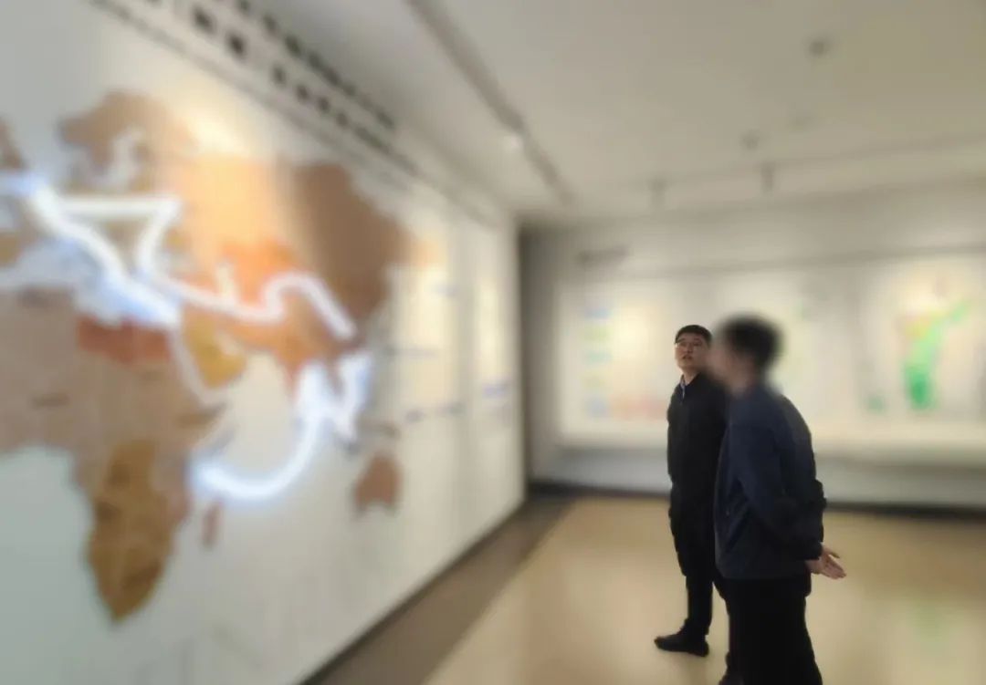 產(chǎn)品出口量大，市場前景廣！小巨人光學(xué)儀器生產(chǎn)擴(kuò)建投資選址項(xiàng)目方反向考察新疆某地方政府